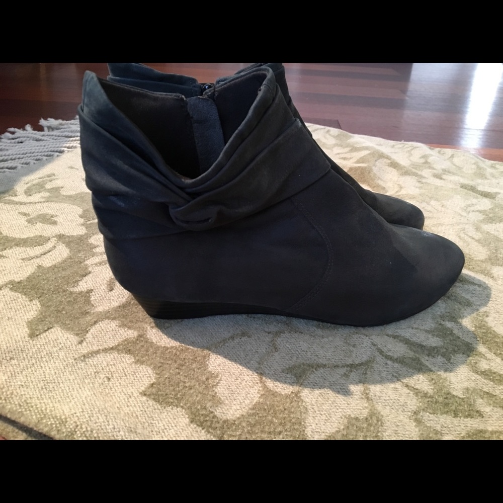 Low wedge matte leather ankle boots